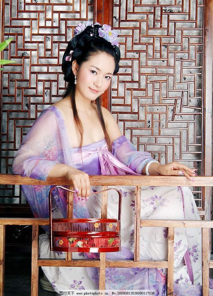 中国人体艺术张佰芝的海报图片